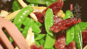 出鍋前加少許鹽調(diào)味就可以啦！