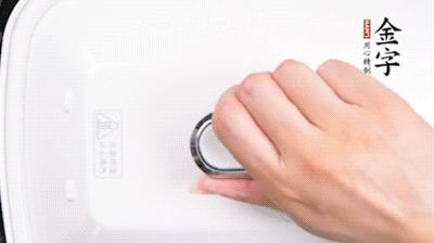 大火煮開后，再上鍋中火蒸20分鐘，出鍋后撒上蔥花。