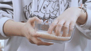 大米提前放浸泡1小時。