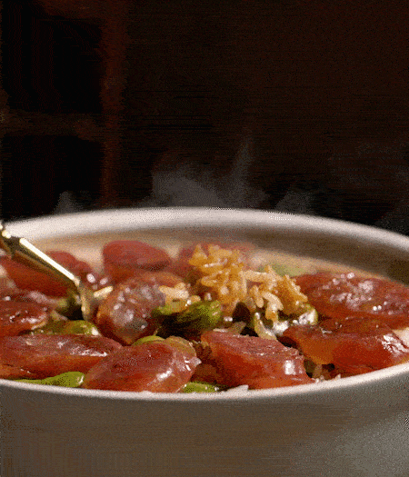 用生抽、白糖、蠔油、芝麻油調(diào)個(gè)汁，淋汁、攪拌、開(kāi)吃。