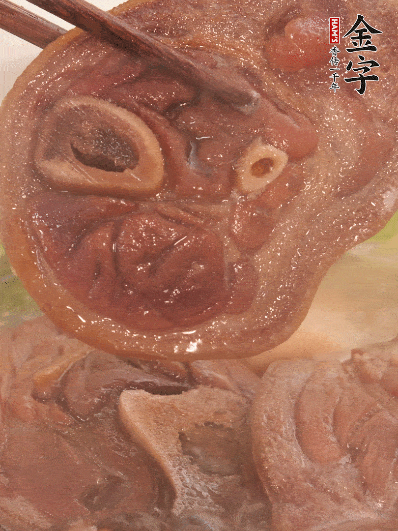 大火燒開后，調(diào)成小火燜煮30分鐘，煮至蓮藕軟糯。