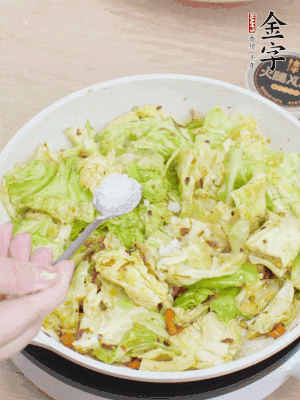 一點(diǎn)鹽、糖調(diào)味。