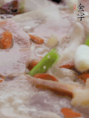 最后下枸杞、蒜白。