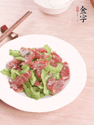 一小撮糖調(diào)味。