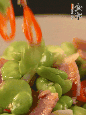 加清水略微煮2分鐘即可出鍋。