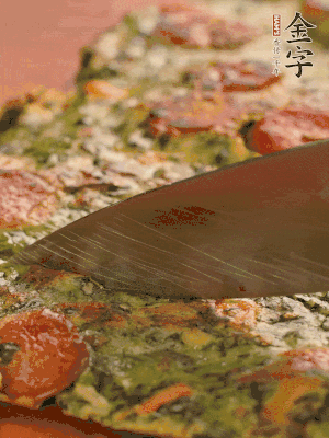 小火煎3分鐘后翻面，蓋蓋兒燜2分鐘。