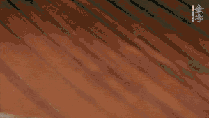 待水沸騰，煮到湯圓浮起，碗中加點豬油、生抽、蔥花就可以了。