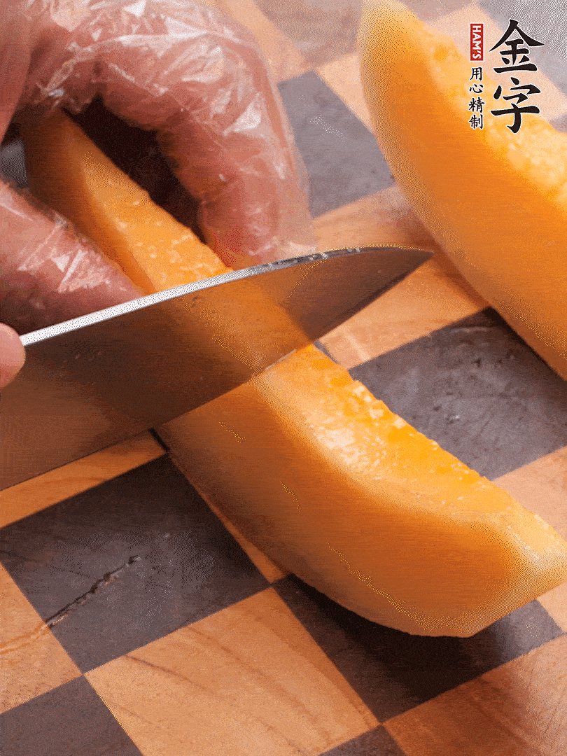 火腿包裹哈密瓜，按圓形擺放