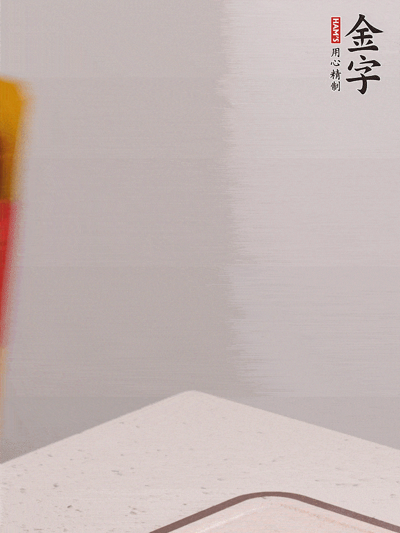 金字火腿切片，溫水浸泡5分鐘，將牛腩放鍋中，倒入比食材多2倍的清水，加姜焯水