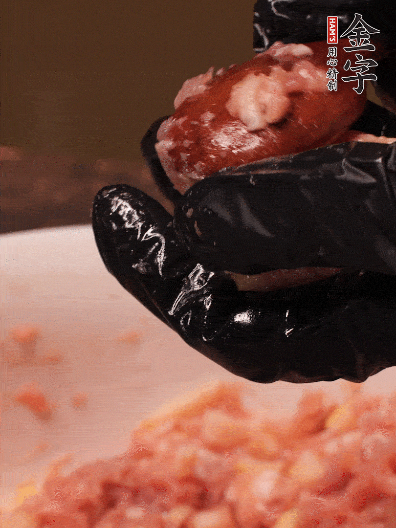 攪拌上勁，15g食用油，再攪拌一下，分成30g小圓球，冰凍1小時(shí)