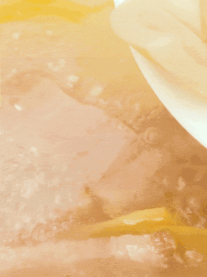 金字咸肉、火腿、春筍 通通放入鍋中小煮30分鐘