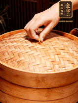 麻辣香腸蒸10分鐘，切成片，蒜苗切斜段，姜蒜干辣椒小米椒切碎