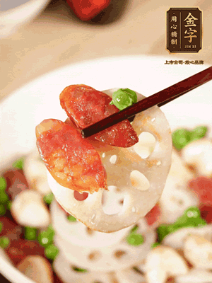 加入菱角、藕片繼續(xù)翻炒