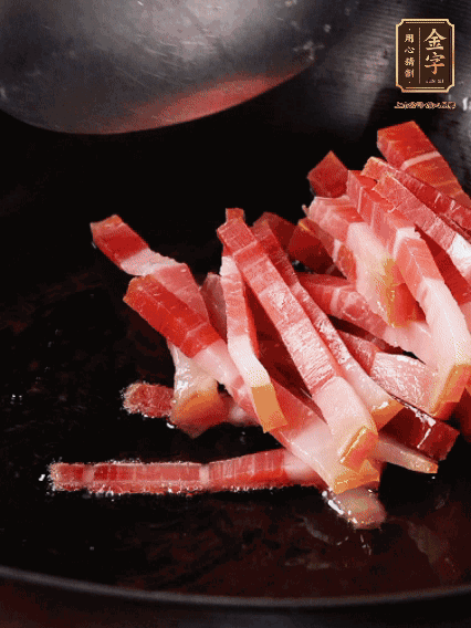 豬油潤(rùn)鍋，下火腿煸香