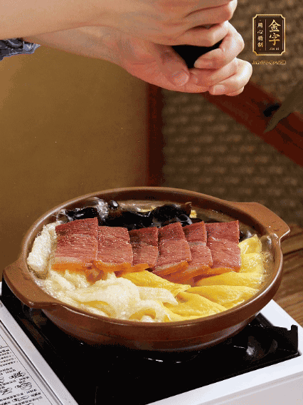 加水沒過(guò)食材，煮15-20分鐘