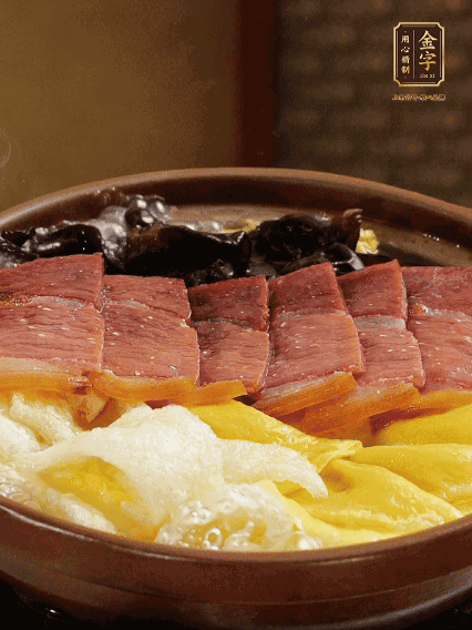 最后胡椒粉調(diào)味，撒小蔥花點(diǎn)綴