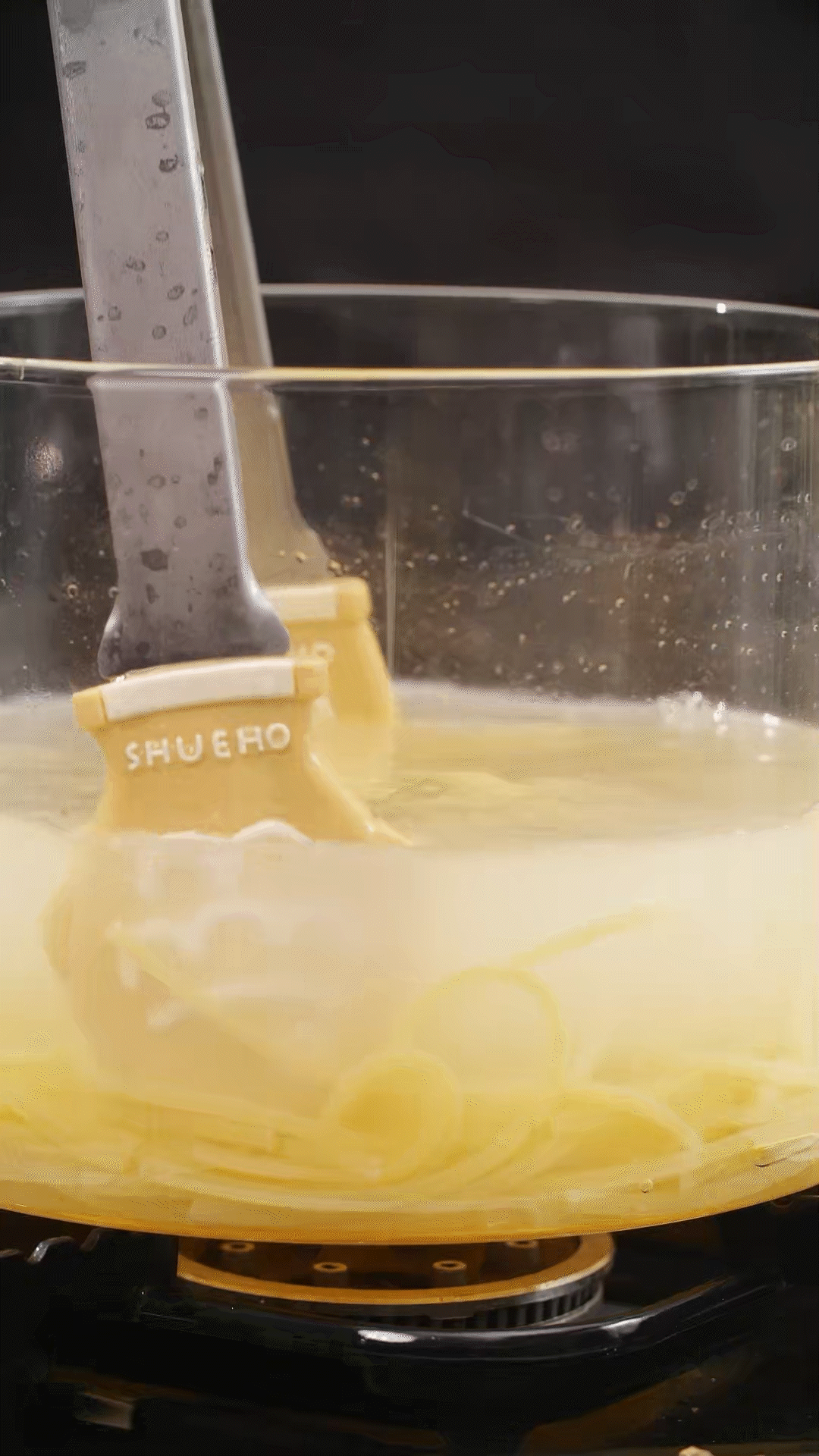 將意面煮熟，到自己喜歡的熟度。撈出過冷水，瀝干
